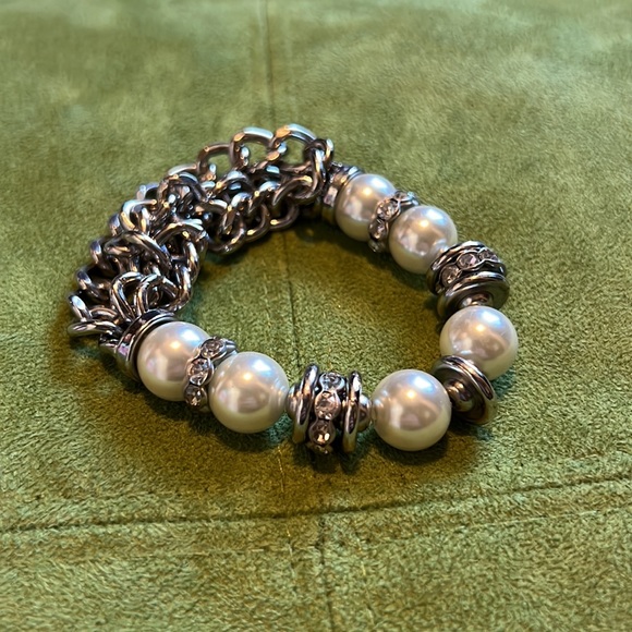 Premier Designs Pearl and Chain bracelet - Picture 3 of 5